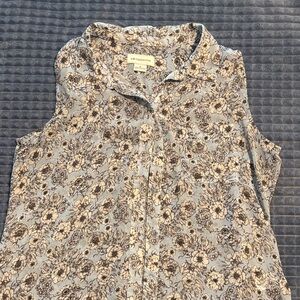 Liz Claiborne Floral Sleeveless Button-Front Blouse in Light Blue and Cream